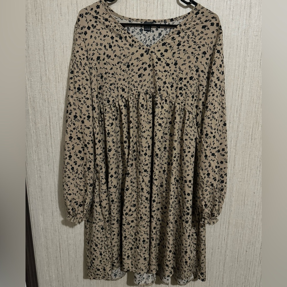 SHEIN Ditsy floral print flare sleeve smock dress